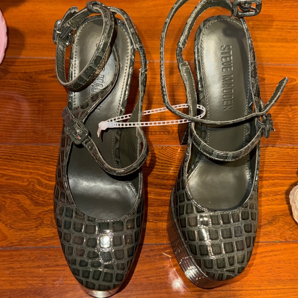 Steve Madden Olive Platform Shoes - Picture 3 of 3